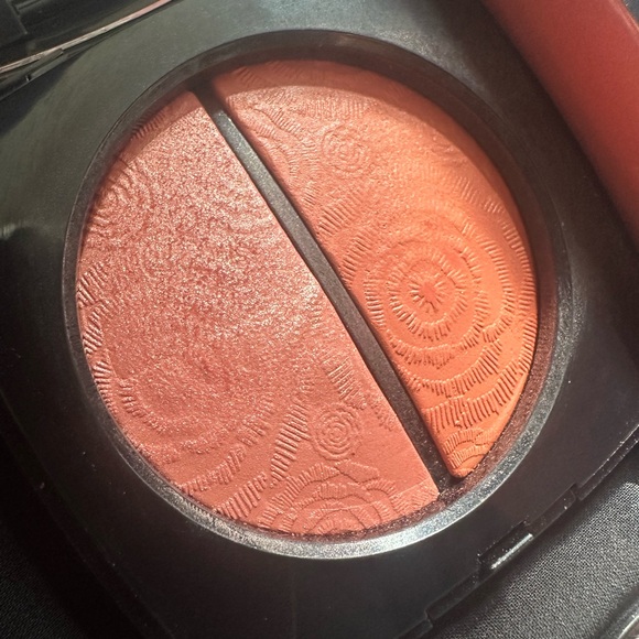 CHANEL Fleurs de Printemps Blush And Highlighter Duo - Picture 7 of 10